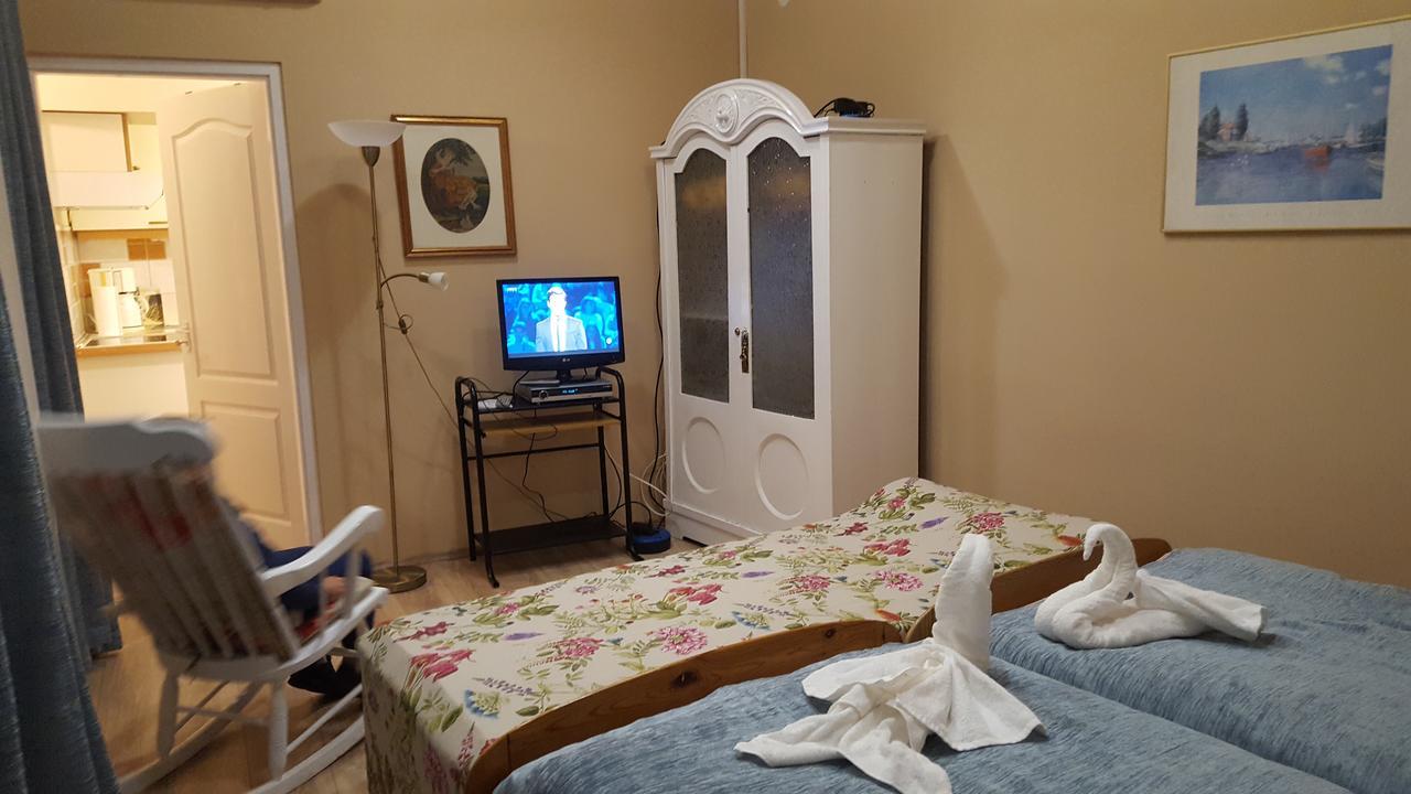 Hangulat Vendeghaz Apartmanok Oroshaza Exterior photo